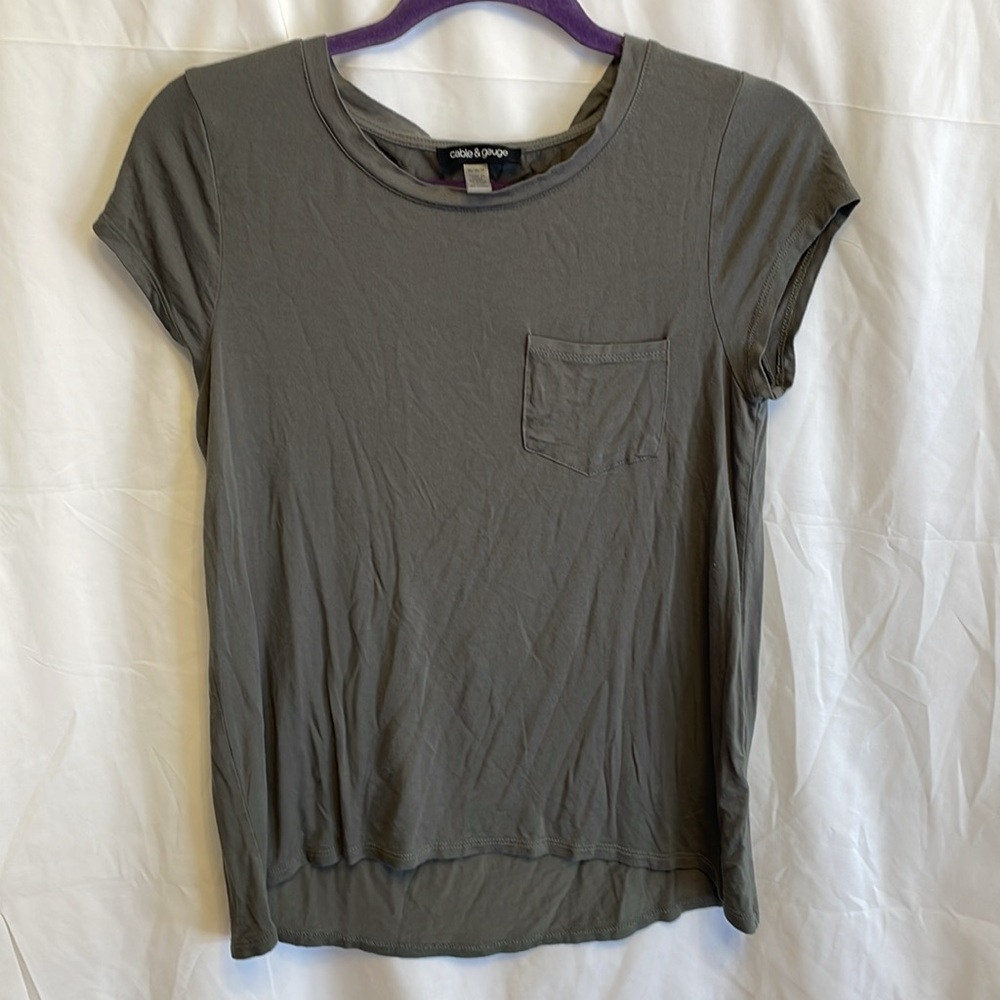 Cable & Gauge Short Sleeve T-Shirt Women’s‎ Size Medium